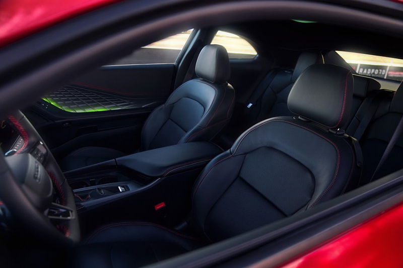 Новый Dodge Charger добрался до Европы, цена известна
