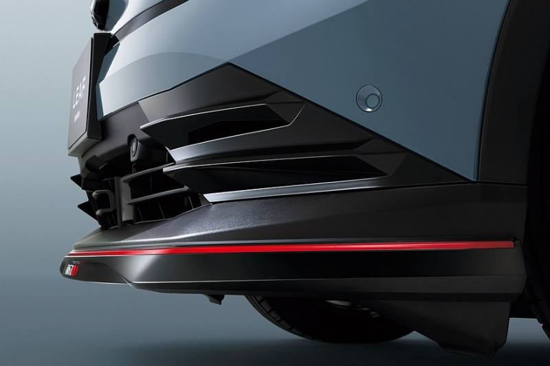 Представлен Nissan Leaf Nismo: агрессивнее, но не мощнее